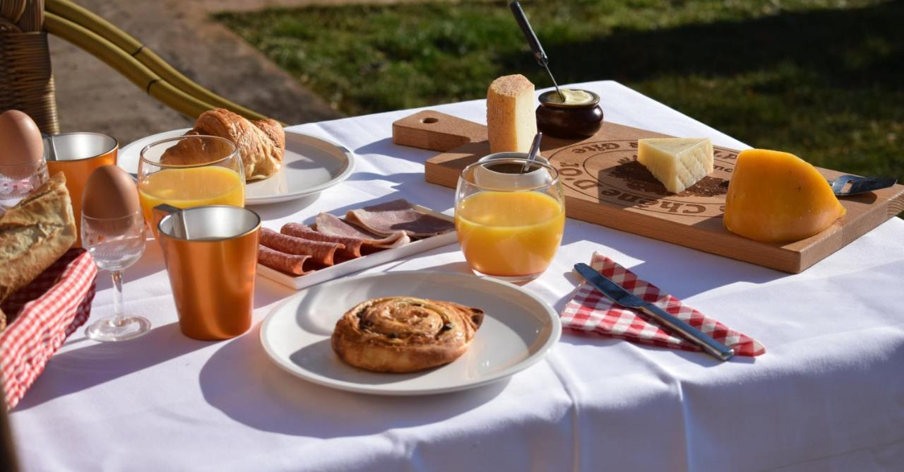 Le Chene D'Or Bed & Breakfast Marcheseuil Екстериор снимка