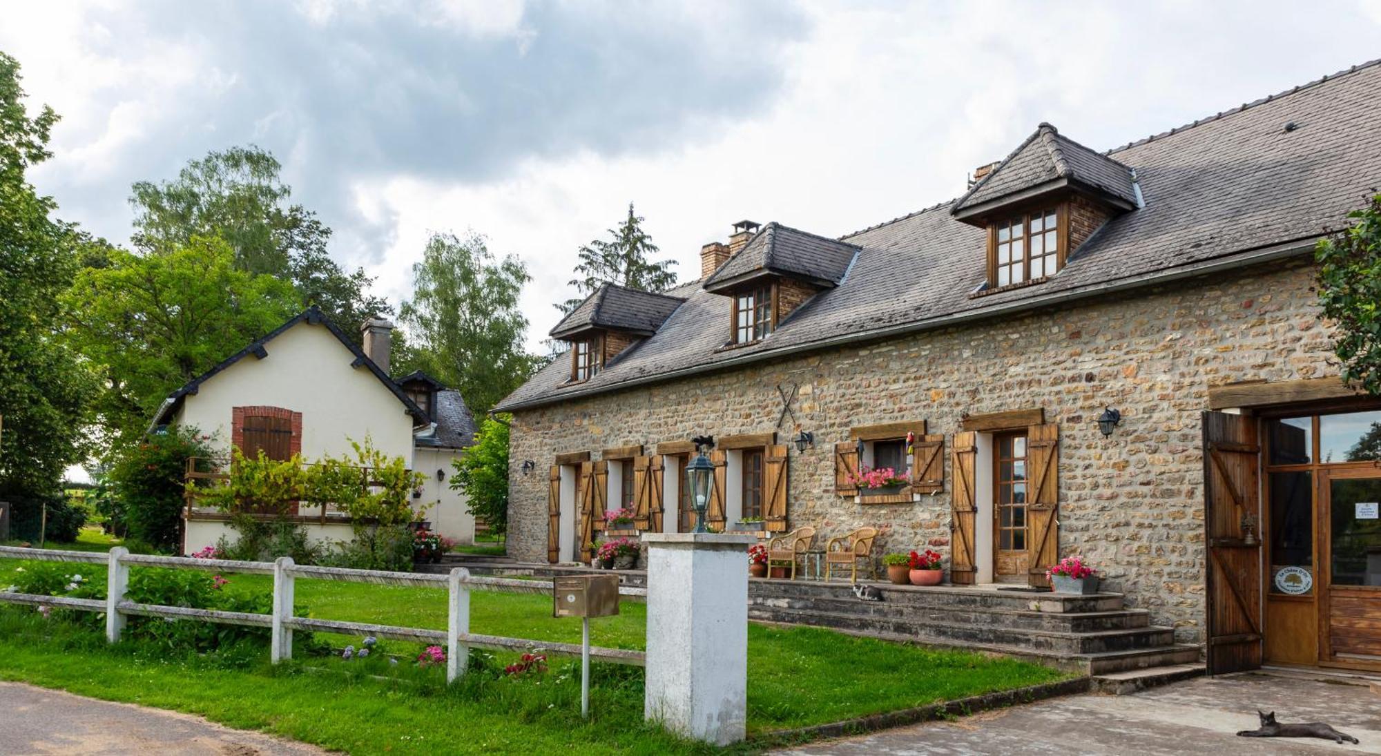 Le Chene D'Or Bed & Breakfast Marcheseuil Екстериор снимка